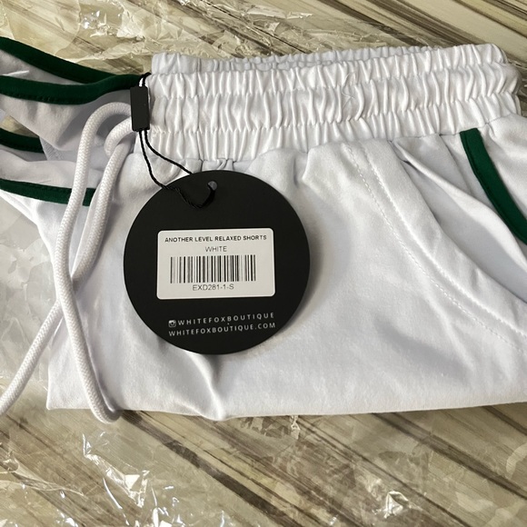 White Fox Boutique Another Level Relaxed Shorts White - Picture 7 of 7